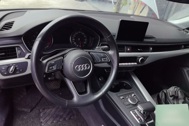 Used Audi A5 2017 Coupe 40 TFSI Fashion Model Center Console