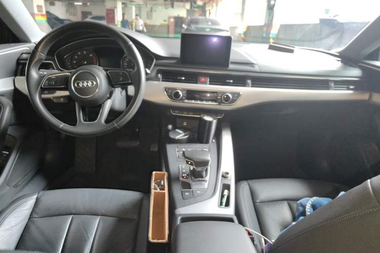 Used Audi A5 2017 Sportback 40 TFSI Fashion Model Center Console
