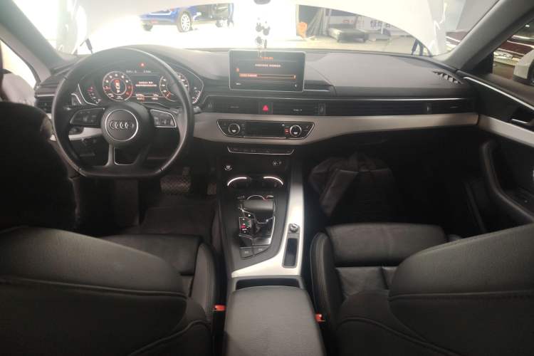 Used Audi A5 2017 Sportback 45 TFSI Sport Edition Center Console