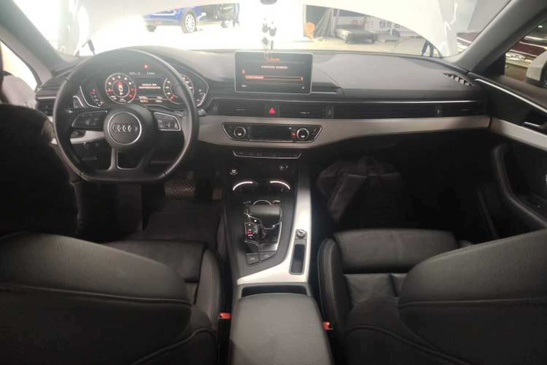 Used Audi A5 2017 Sportback 45 TFSI Sport Edition Center Console