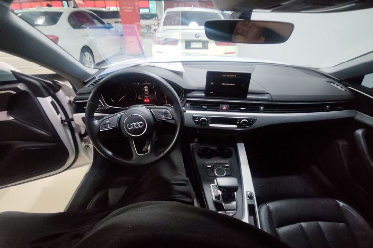 Used Audi A5 2017 Coupe 40 TFSI Fashion Model Center Console