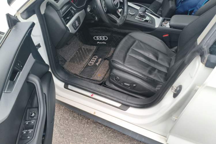 Used Audi A5 2017 Sportback 40 TFSI Fashion Model Driver Seat