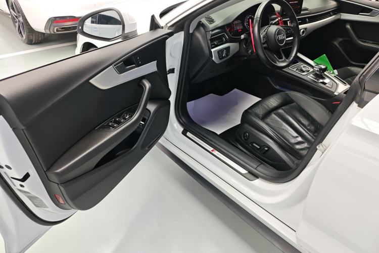 Used Audi A5 2017 Sportback 40 TFSI Fashion Model Driver Seat