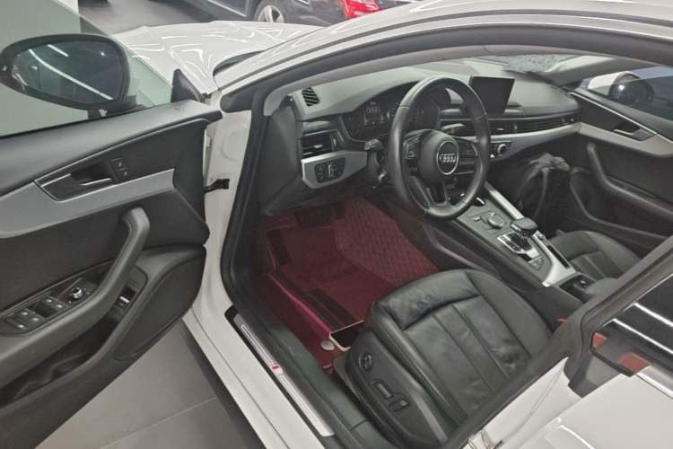 Used Audi A5 2017 Sportback 40 TFSI Fashion Model Driver Seat