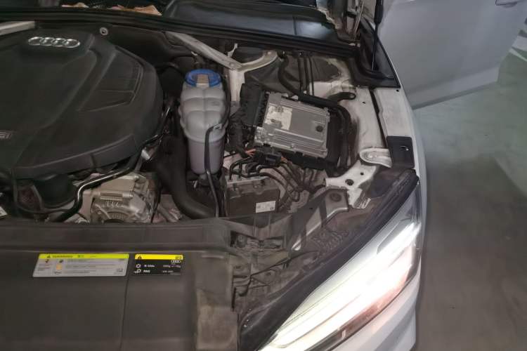 Used Audi A5 2017 Sportback 40 TFSI Fashion Model Engine Bay Left