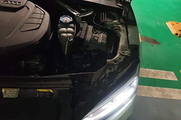 Used Audi A5 2017 Sportback 45 TFSI Fashion Model Engine Bay Left
