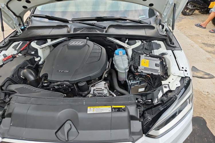 Used Audi A5 2017 Coupe 40 TFSI Fashion Model Engine Bay Left