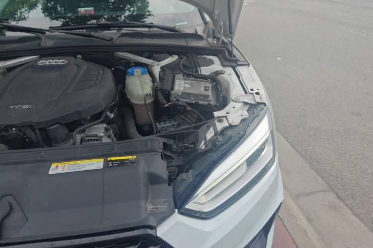 Used Audi A5 2017 Sportback 40 TFSI Fashion Model Engine Bay Left