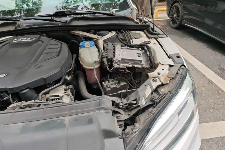Used Audi A5 2017 Sportback 40 TFSI Fashion Model Engine Bay Left