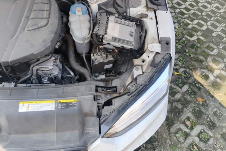 Used Audi A5 2017 Sportback 40 TFSI Fashion Model Engine Bay Left