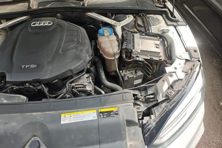 Used Audi A5 2017 Sportback 40 TFSI Fashion Model Engine Bay Left