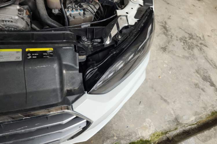 Used Audi A5 2017 Sportback 45 TFSI Fashion Model Engine Bay Left