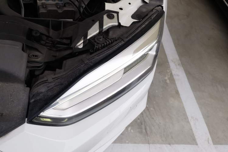 Used Audi A5 2017 Sportback 40 TFSI Fashion Model Engine Bay Left