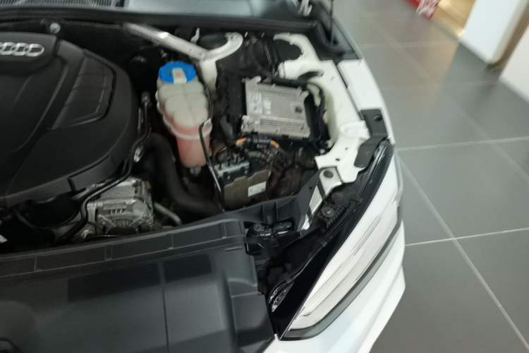 Used Audi A5 2017 Sportback 40 TFSI Fashion Model Engine Bay Left