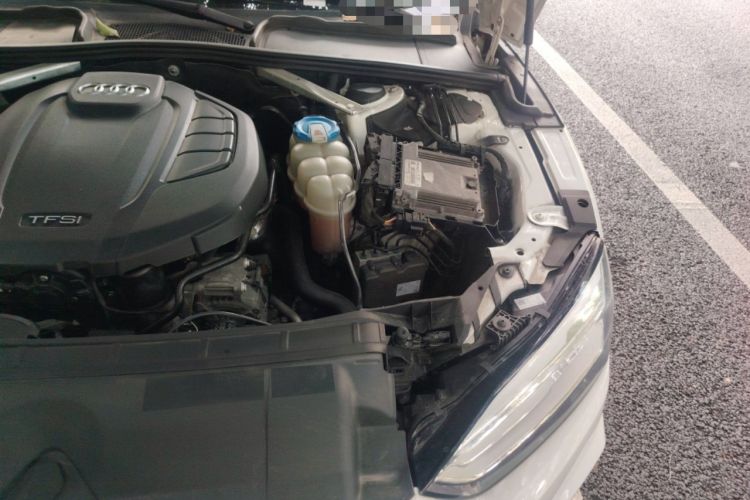 Used Audi A5 2017 Sportback 40 TFSI Fashion Model Engine Bay Left