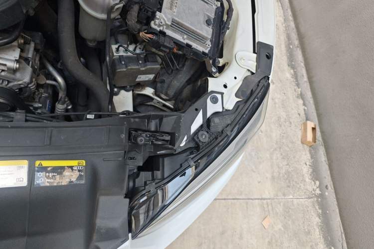 Used Audi A5 2017 Sportback 40 TFSI Fashion Model Engine Bay Left