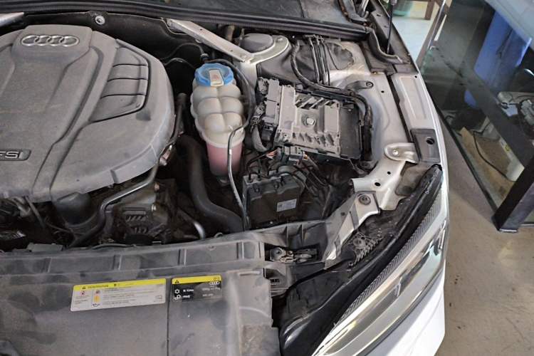 Used Audi A5 2017 Sportback 45 TFSI Fashion Model Engine Bay Left