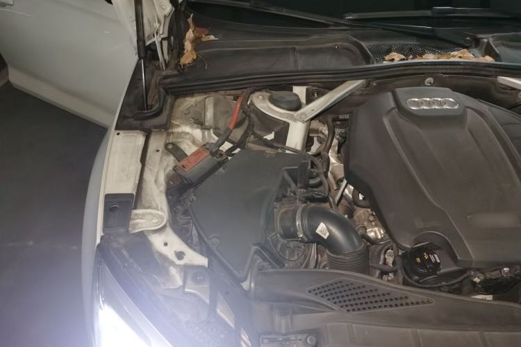 Used Audi A5 2017 Sportback 40 TFSI Fashion Model Engine Bay Right