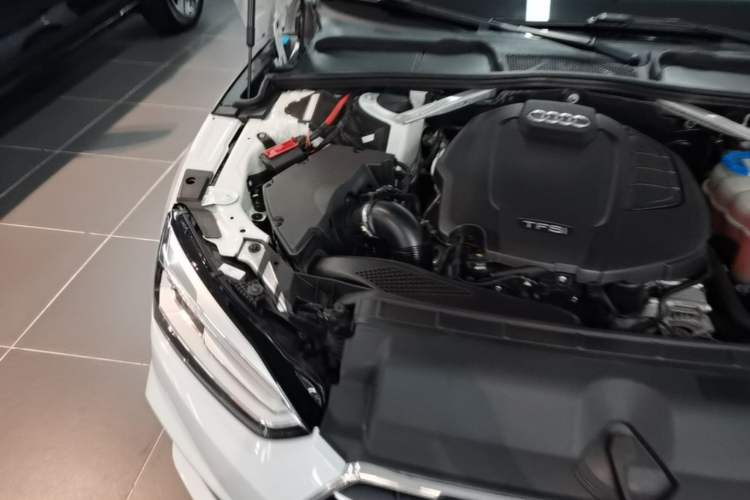 Used Audi A5 2017 Sportback 40 TFSI Fashion Model Engine Bay Right