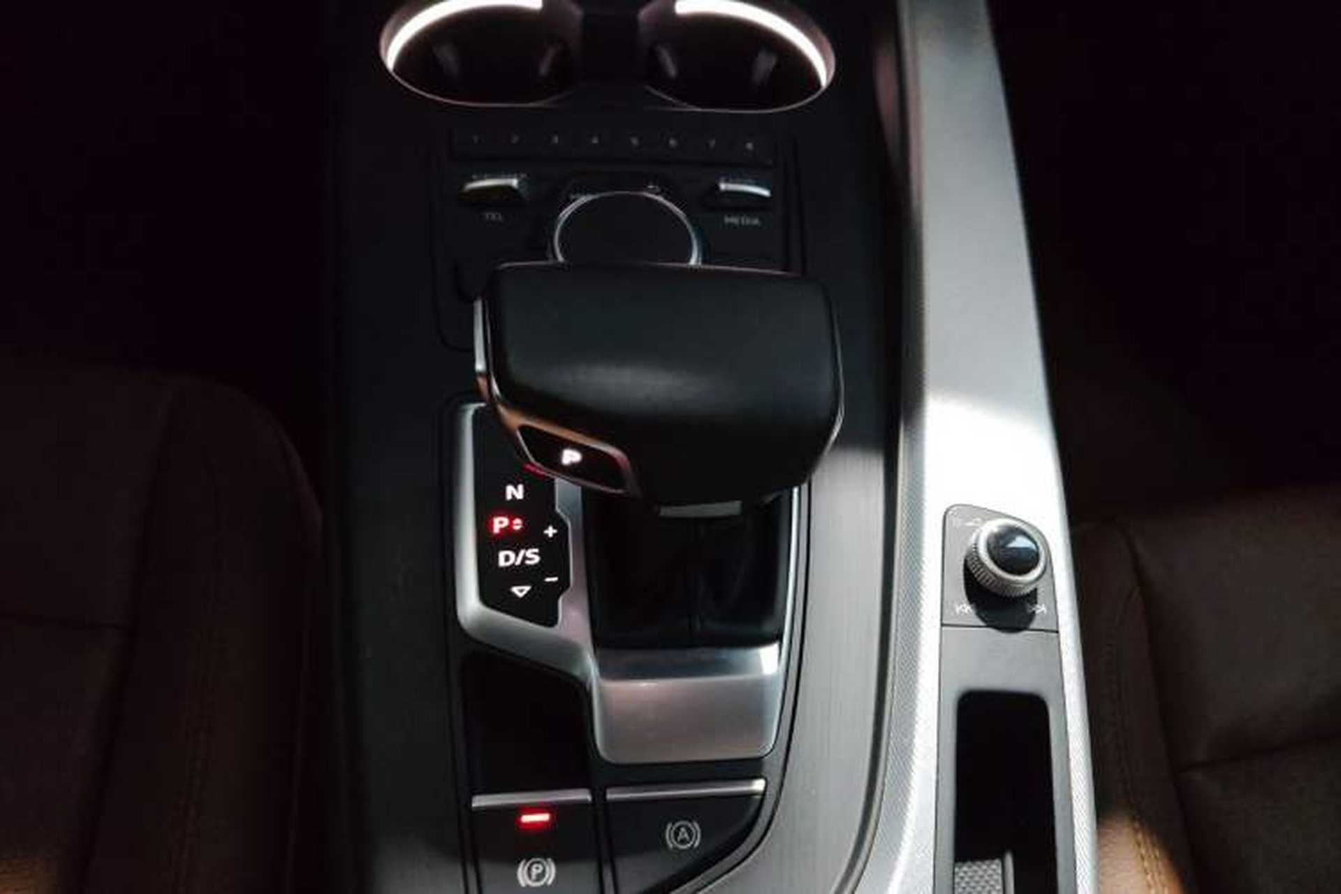 Used Audi A5 2017 Sportback 45 TFSI Fashion Model Gear Lever