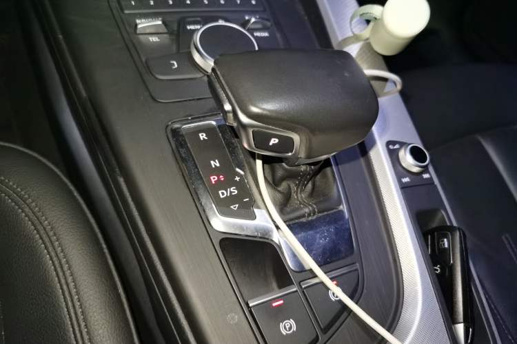 Used Audi A5 2017 Sportback 40 TFSI Fashion Model Gear Lever
