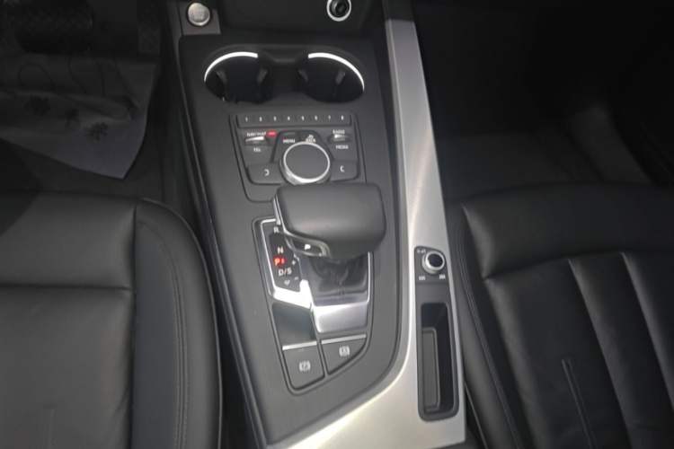 Used Audi A5 2017 Sportback 40 TFSI Fashion Model Gear Lever