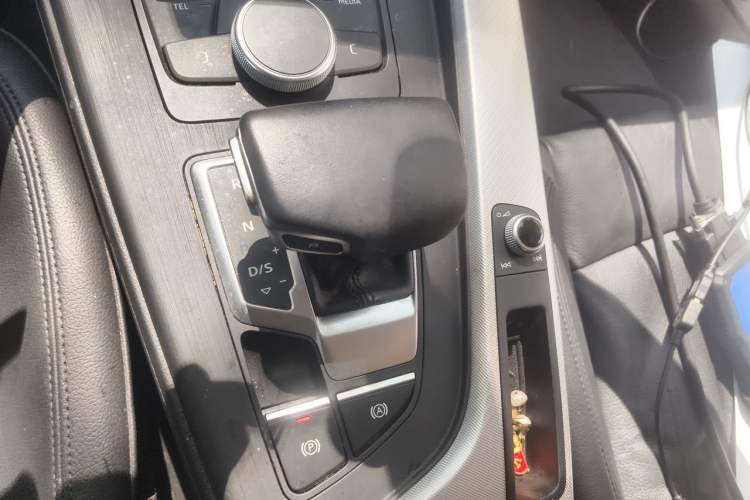 Used Audi A5 2017 Coupe 40 TFSI Fashion Model Gear Lever