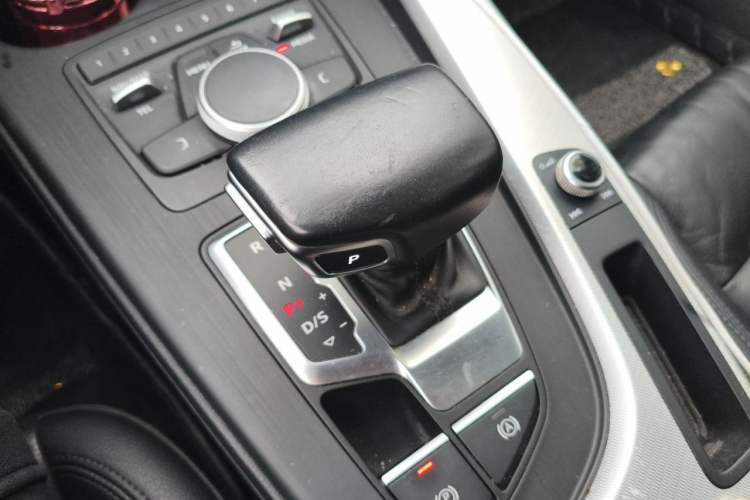 Used Audi A5 2017 Sportback 40 TFSI Fashion Model Gear Lever