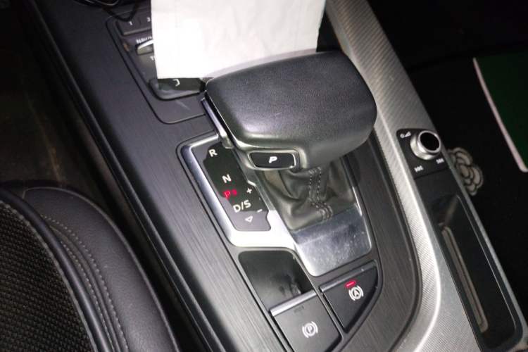 Used Audi A5 2017 Sportback 40 TFSI Fashion Model Gear Lever