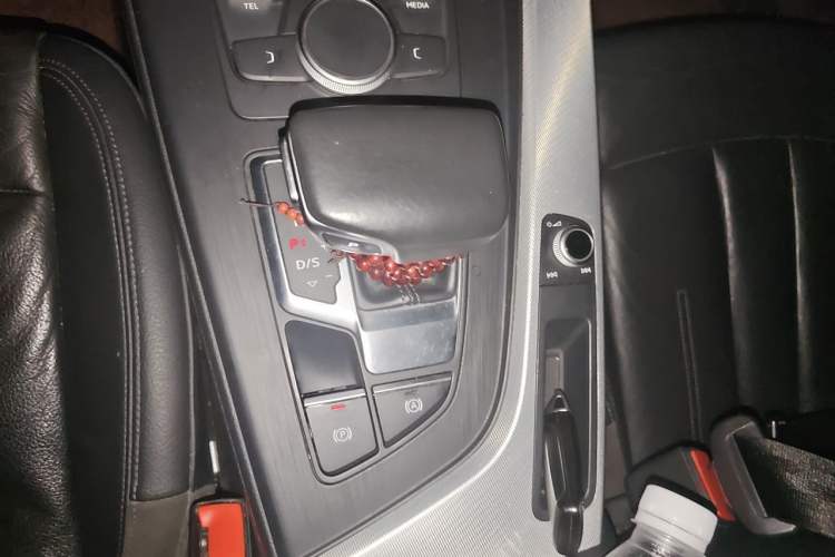 Used Audi A5 2017 Sportback 40 TFSI Fashion Model Gear Lever