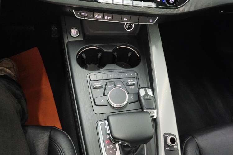 Used Audi A5 2017 Coupe 40 TFSI Fashion Model Gear Lever