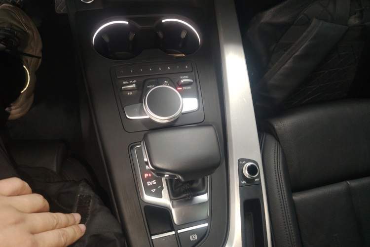 Used Audi A5 2017 Sportback 45 TFSI Sport Edition Gear Lever