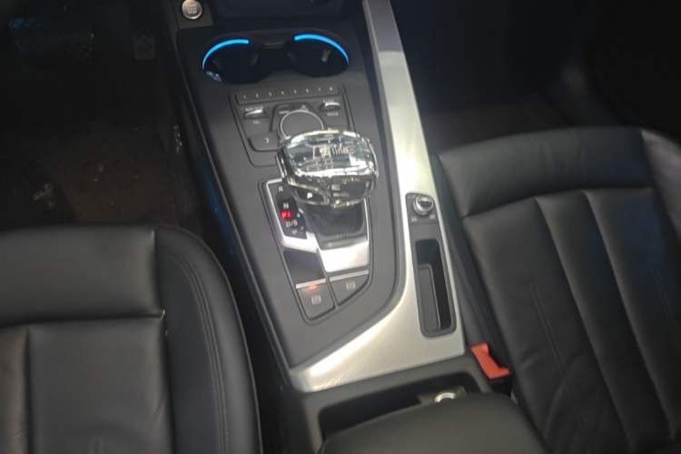 Used Audi A5 2017 Sportback 40 TFSI Fashion Model Gear Lever