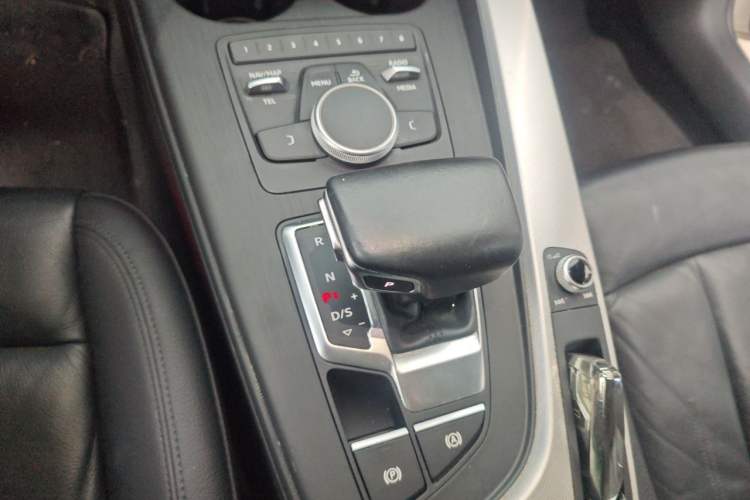 Used Audi A5 2017 Sportback 40 TFSI Fashion Model Gear Lever