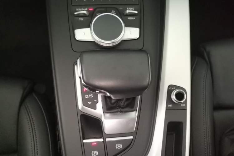 Used Audi A5 2017 Coupe 45 TFSI quattro Sport Edition Gear Lever