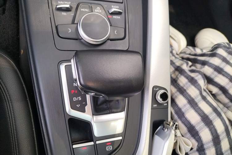 Used Audi A5 2017 Coupe 40 TFSI Fashion Model Gear Lever