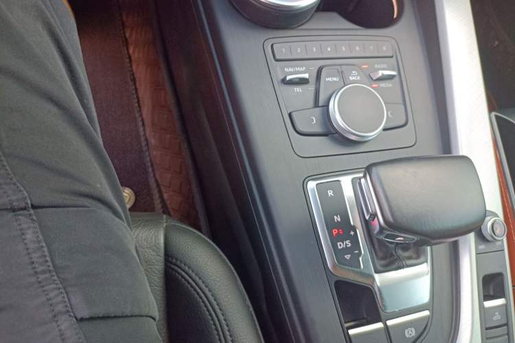 Used Audi A5 2017 Cabriolet 40 TFSI Fashion Model Gear Lever