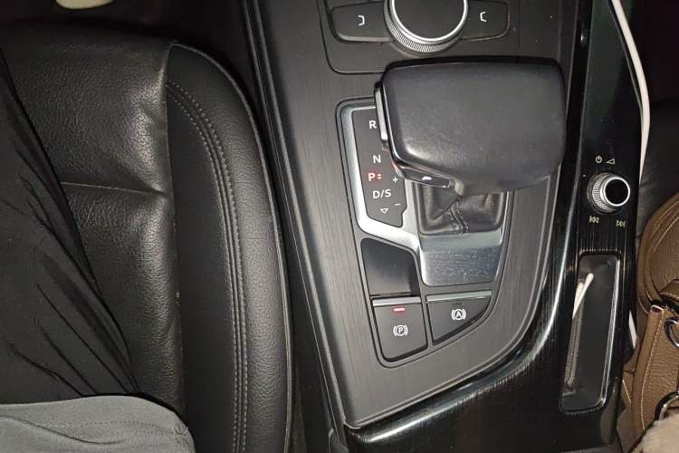 Used Audi A5 2017 Coupe 40 TFSI Fashion Model Gear Lever