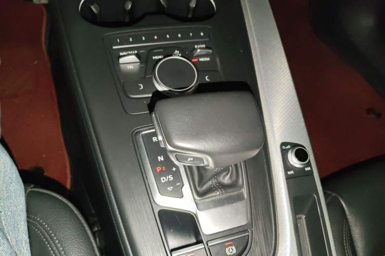 Used Audi A5 2017 Sportback 40 TFSI Fashion Model Gear Lever