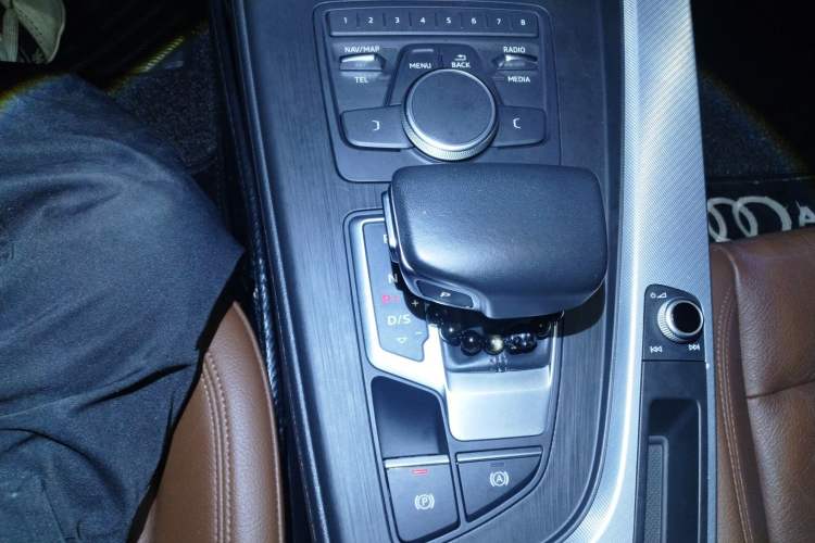 Used Audi A5 2017 Coupe 40 TFSI Fashion Model Gear Lever