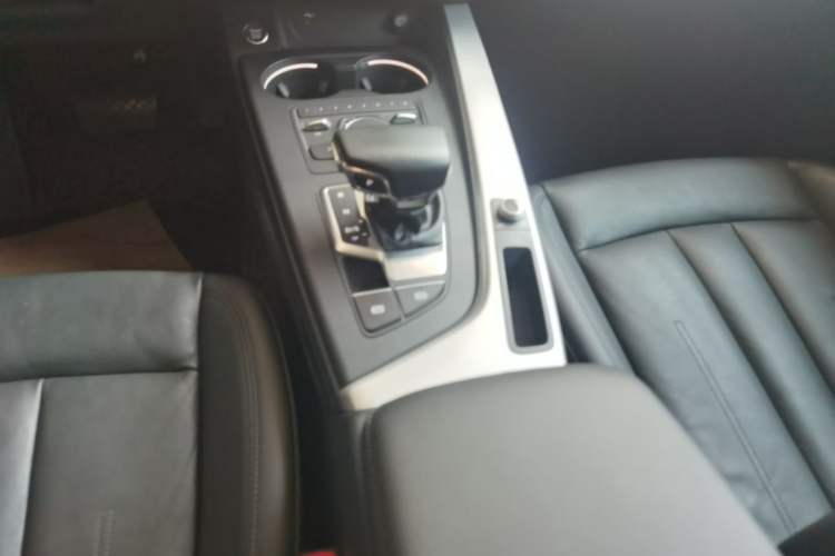 Used Audi A5 2017 Sportback 40 TFSI Fashion Model Gear Lever