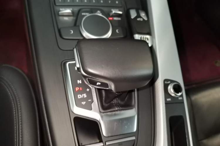 Used Audi A5 2017 Sportback 40 TFSI Fashion Model Gear Lever