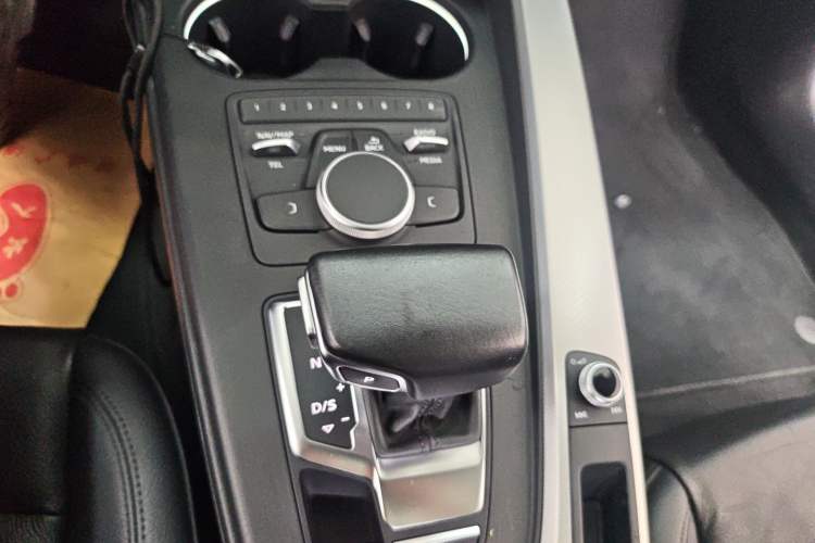 Used Audi A5 2017 Sportback 40 TFSI Fashion Model Gear Lever