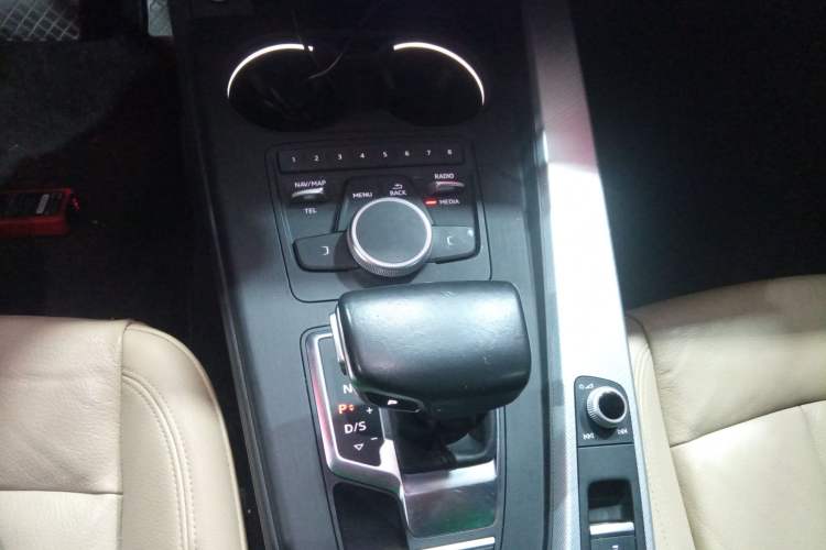 Used Audi A5 2017 Cabriolet 40 TFSI Fashion Model Gear Lever