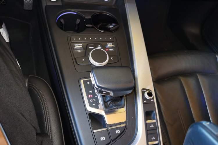 Used Audi A5 2017 Cabriolet 40 TFSI Fashion Model Gear Lever