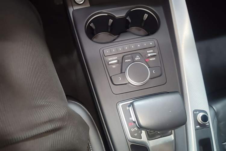 Used Audi A5 2017 Coupe 40 TFSI Fashion Model Gear Lever