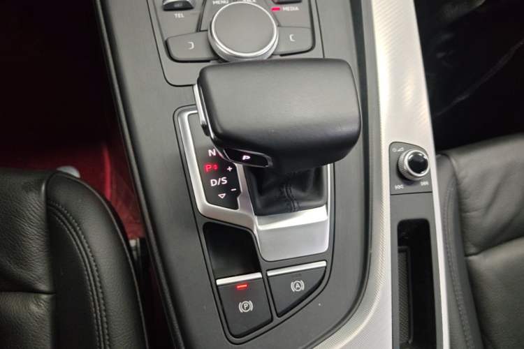 Used Audi A5 2017 Sportback 40 TFSI Fashion Model Gear Lever