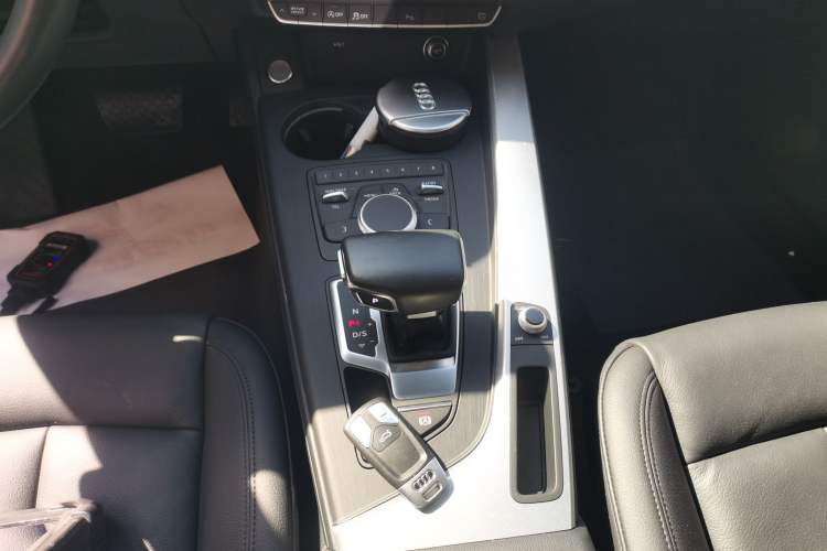 Used Audi A5 2017 Sportback 40 TFSI Fashion Model Gear Lever
