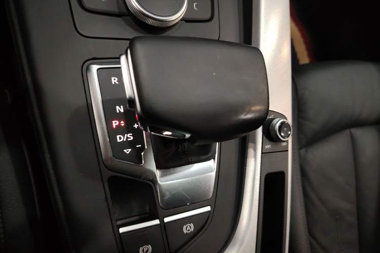 Used Audi A5 2017 Sportback 40 TFSI Fashion Model Gear Lever