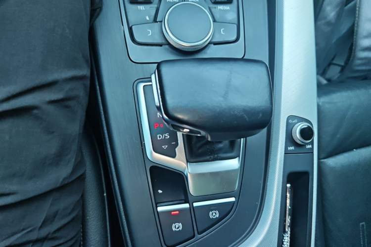 Used Audi A5 2017 Coupe 40 TFSI Fashion Model Gear Lever